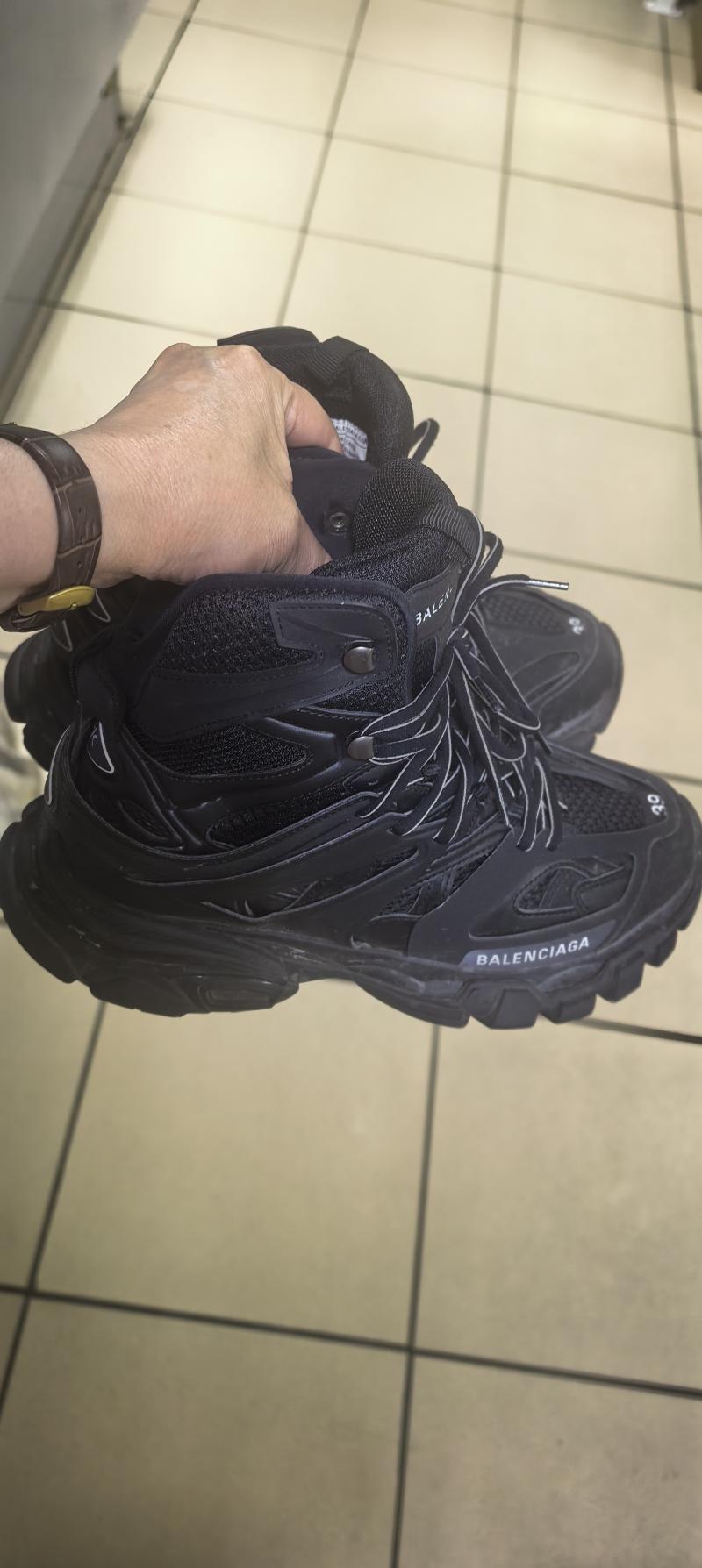 Balenciaga track