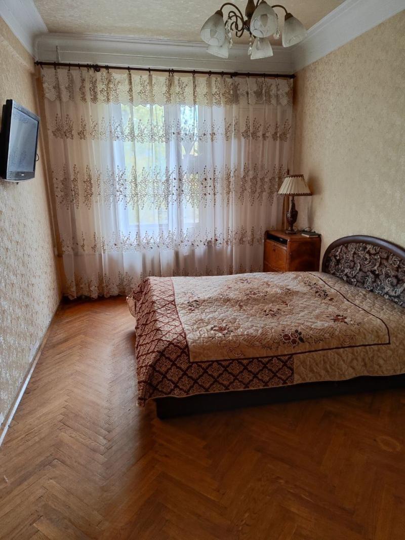 3-� ��������, 72 �2, 2/4 ��.